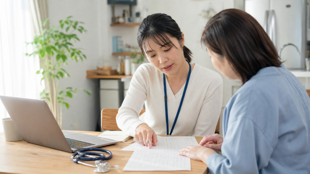 家族に転職の相談をする看護師