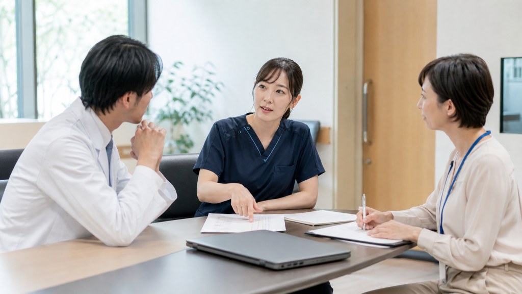 リエゾン精神看護チームの多職種相談に参加する看護師の様子