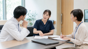 リエゾン精神看護チームの多職種相談に参加する看護師の様子